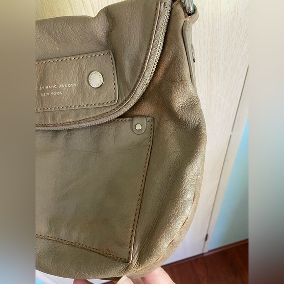 MARC JACOBS Olive Tan DISTRESSED Preppy Leather Flap SHOULDER BAG CROSS BODY - Picture 3 of 16